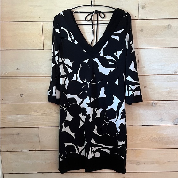 White House Black Market Dresses & Skirts - White House Black Market Floral Dress Kimono Style Sz S